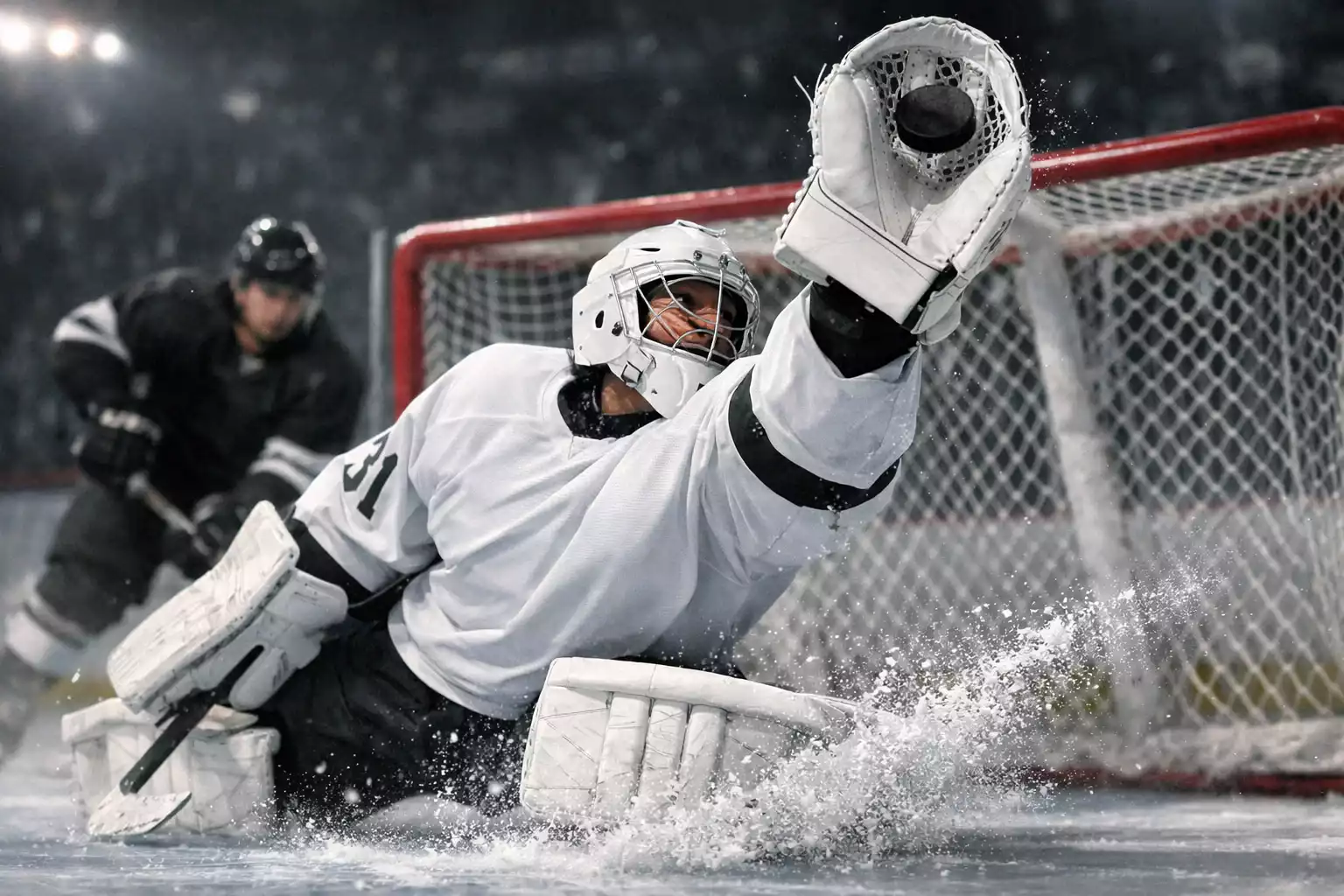Gardien de hockey effectuant un arrêt spectaculaire